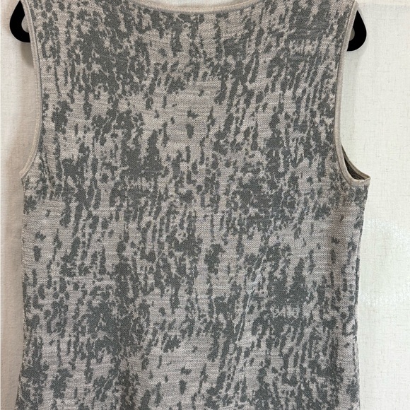 Jones New York Collection Gray Knit Two Piece Skirt Set Size Top L and Bottom M - Picture 6 of 14